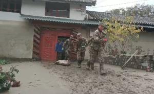 泄流洪峰过境后，迪庆村民组织恢复生产