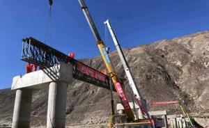 被沖毀的金沙江大橋四川岸第一片鋼棧橋吊裝成功