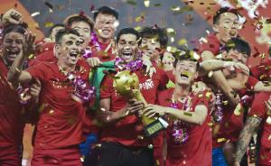 上港加冕冠军，这是上海足球骄傲的夜晚