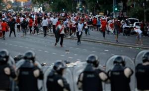 延期、騷亂，世界最火爆德比亂成一鍋粥