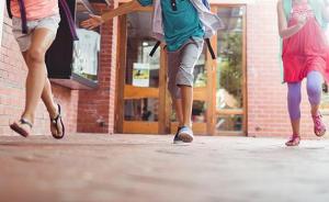 “小官员”“小网红”盛行，媒体：警惕成人规则入侵儿童世界