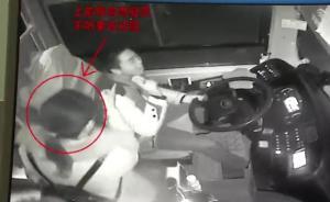 畢節(jié)一女子連扇公交司機(jī)耳光，司機(jī)還手致車輛失控橋上撞路基