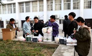 考研在即，安慶師大一學(xué)院給230余名學(xué)生送牛奶水果加油