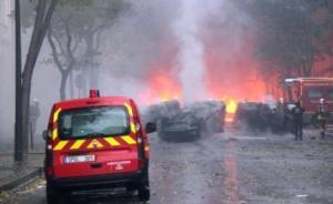 法國遇13年來最嚴(yán)重騷亂：逾7萬人示威，馬克龍視察遭噓聲