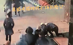 男子紐約求婚丟戒指，警察挖下水道找回