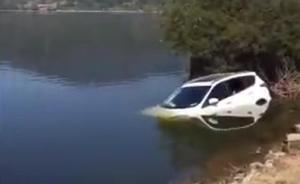 女司機載3名女伴駛?cè)胨畮?，漂浮后自?/></span></div><div><h2 class=