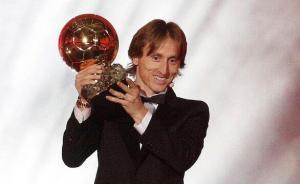 33歲莫德里奇榮獲金球獎(jiǎng)，打破梅西和C羅長(zhǎng)達(dá)十年壟斷