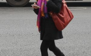 馬上評｜“走路看手機(jī)”獲刑，交通事故中沒有天然的弱者