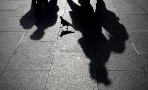 陕西武功苏坊镇：一男子在镇机关院内服毒身亡，正配合调查