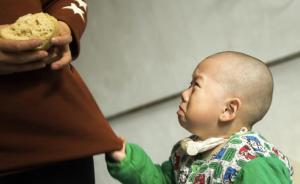 3歲男孩氣管被切開兩年多，只能喝粥等軟食物，體重僅16斤