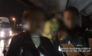 丈夫當(dāng)“教練”陪無證妻子練車，均被罰