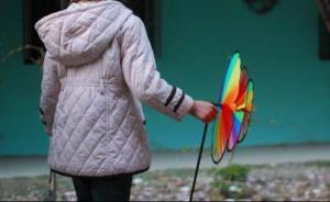 貴陽(yáng)13歲女孩被罵“沒(méi)媽”喝下農(nóng)藥，醒來(lái)后她說(shuō)想見(jiàn)媽媽