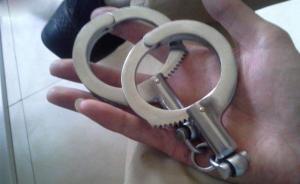 “皮包公司”員工冒充記者勒索，敲詐357家單位70余萬