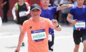 這位康復(fù)專家拿自己做實驗，骨折第12天他就去爬紫金山