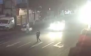 浙江男子橫穿馬路低頭玩手機，被撞身亡