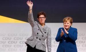 卡倫鮑爾：比默克爾更保守的“小默克爾”