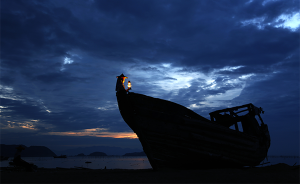 身患眼癌的上海攝影師捐贈(zèng)出56幅作品，醫(yī)院為他辦了一場(chǎng)展