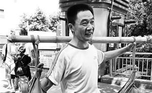 自学考上西政但错过工作机会，重庆一男子以“棒棒”为业