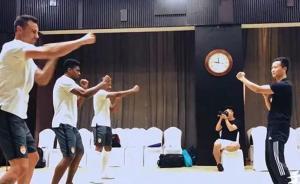 一個(gè)學(xué)新聞的江西小伙，在深圳開了一家詠春拳館