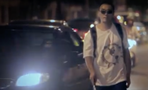 盲行者:在黑暗的世界里,挑战这个社会对盲人的歧视和偏见