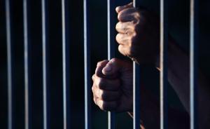 台湾男子枪击情敌获刑，借口“在监狱唱歌得奖”求减刑被驳回