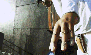 有人不断抬价要买他的画，他索性把画绘在纽约街头