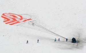 用特制膠水和膠帶封堵裂縫后，俄載人飛船成功從空間站返回
