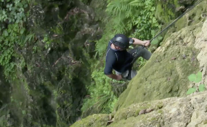 為掌握第一手心得，真人秀開拍前導(dǎo)演親自體驗懸崖速降