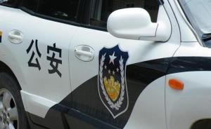 女室友被前男友刺傷倒地，不足一米六的她挺身抓住持刀者的手