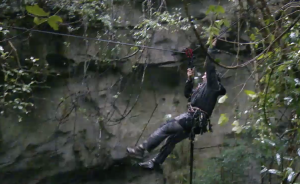 現(xiàn)實(shí)版“人猿泰山”，戶(hù)外真人秀如何拍攝索降特技？