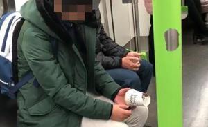 武漢一女子地鐵車廂內(nèi)點燃奶茶杯并扔向制止乘客，警方介入