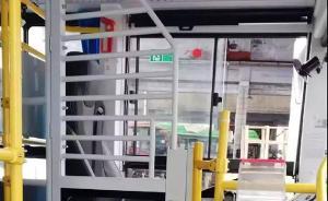 重庆万州公交车加装安全门，已在多条线路试运行