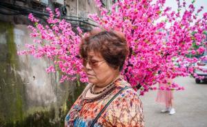 攝影師走進(jìn)拆遷老宅，撿拾被遺忘的底片，找回時間和記憶