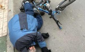濟(jì)南一騎摩托男子扶老人后被指肇事者？警方：正在調(diào)查