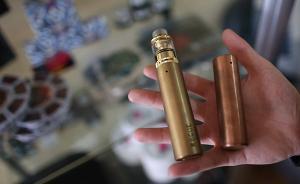 越來(lái)越多的年輕人迷上電子煙，科學(xué)界對(duì)其健康風(fēng)險(xiǎn)存在爭(zhēng)議
