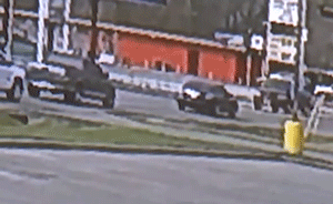 美國(guó)男孩開車扔雞蛋遭追趕，撞死1人