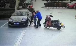 北京一送餐員疑因小區(qū)問路未果，遷怒毆打老人被警方控制