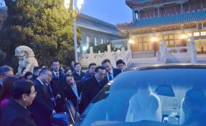 特斯拉停在紫光閣外，馬斯克講這番話后總理說可發(fā)你中國綠卡