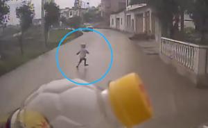 4歲男童從路邊竄出，遭客車撞擊身亡