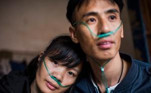 因尘肺病破碎的家，妹妹姐夫走到一起 | 湃客年度视觉大赛