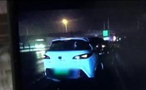 男子酒后乘网约车抢方向盘撞护栏，涉寻衅滋事被北京警方刑拘