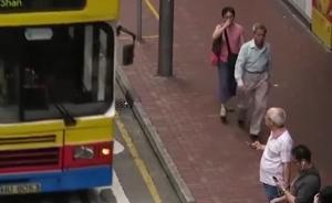 女子香港坐巴士睡著，頭發(fā)被男乘客剪掉