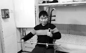 媽媽“陪練”多年，曾患腦癱、渾身是病的他考上大學(xué)