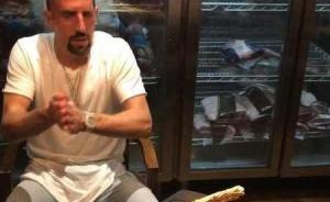 禍從口出，網(wǎng)紅牛排坑了拜仁球星