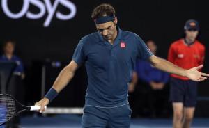 冷門日衛(wèi)冕冠軍費德勒出局，希臘美少年用勝利和淚水致敬偶像