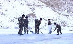 降雪再阻新藏線，武警頂十級狂風(fēng)搶通