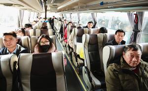 春運(yùn)首日他們坐長(zhǎng)途汽車回家，意外收到現(xiàn)金紅包抵消車票費(fèi)用