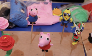 佩奇到底有多火？他三分鐘捏出面塑，每50個里30個是佩奇