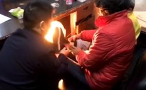 聾啞男童赤腳尋母迷路，民警心疼幫買鞋