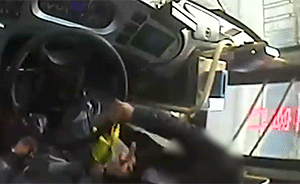 男子玩手機(jī)坐過(guò)站，下車被拒后奪方向盤(pán)